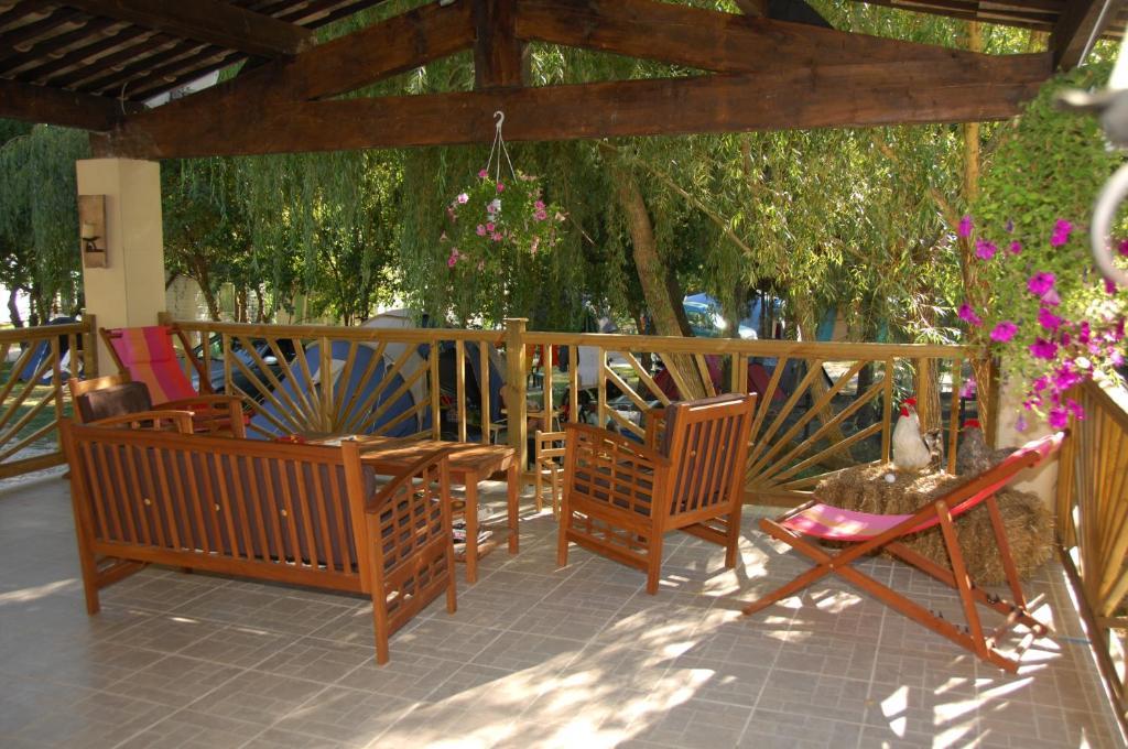 Camping La Ferme De กาสเตลลาน ภายนอก รูปภาพ